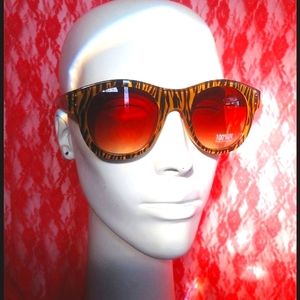 QUAY LEOPARD PRINT SUNNIES